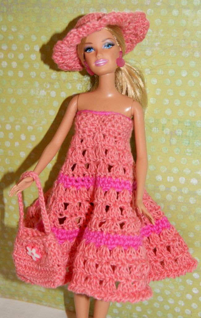 free dress pattern for Barbie | Stitch4eveR